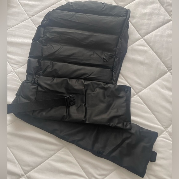 RAINS adjustable puffer hood Black - Picture 3 of 11